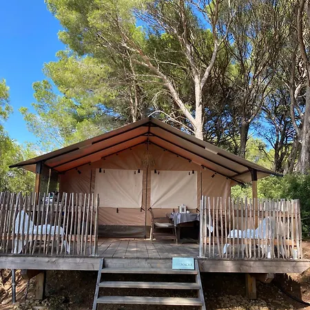 Campismo de Luxo Saint Paul Le Marseillais Tentes Equippees Hebergements Insolites *