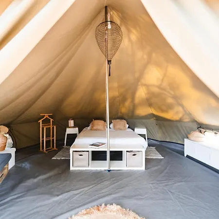 Saint Paul Le Marseillais Tentes Equippees Hebergements Insolites Luxury tent Meze